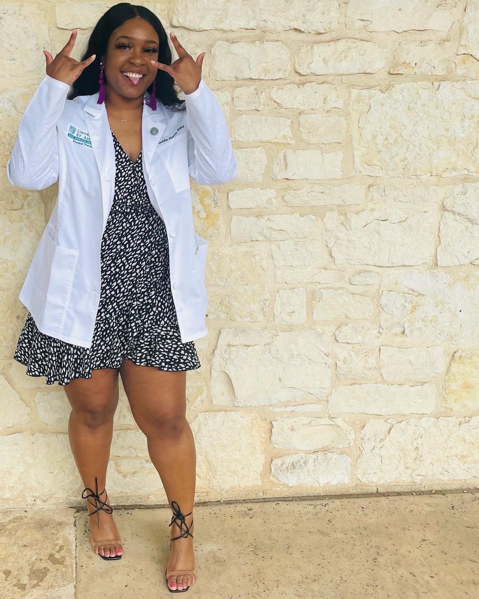 _kaehh's tweet photo. White Coat fresh off the pressssss. #futureDPT https://t.co/7NFJNWPpjH