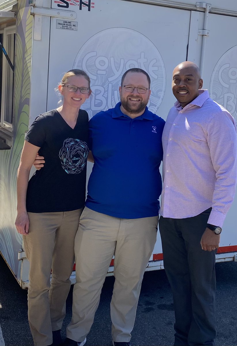 AndreDarnellSr's tweet photo. The Lincoln faculty and community enjoyed Coyote Blues today for Food Truck Fridays at Lincoln Elementary. @LincolnElem731 #andredarnelldistrict6 #jmcss #picktheblues #picklocal https://t.co/nzQZiKEQk8