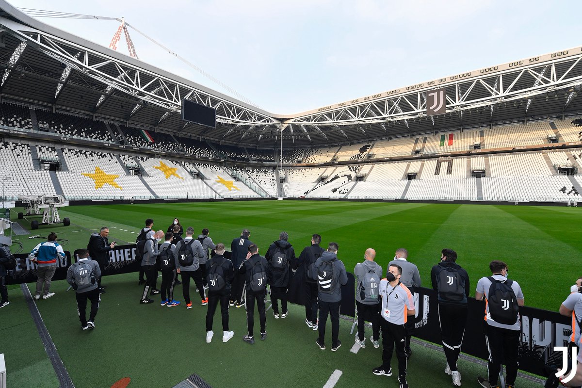 juventusfc's tweet photo. Torna lo Juventus Academy Coaches Clinic! 
27 allenatori provenienti da 12 #JuventusAcademy partecipano all'evento 🙌🏻

📸 https://t.co/nOTGdepTOy https://t.co/hNFAN1dJEQ