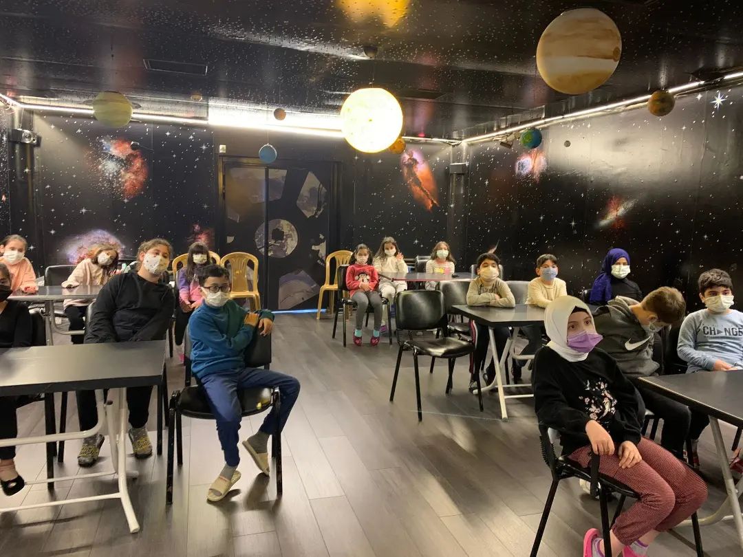 ebkadinaile's tweet photo. "Bizler de Dünyalı Olduğumuz Kadar Uzaylıyız"👩‍🚀
��� Cahit Zarifoğlu Bilgi Ve Hikmet Evi öğrencilerimizle Ali Kuşçu Uzay Evini ziyaret ettik.🔭 https://t.co/gHUxh5jvbZ