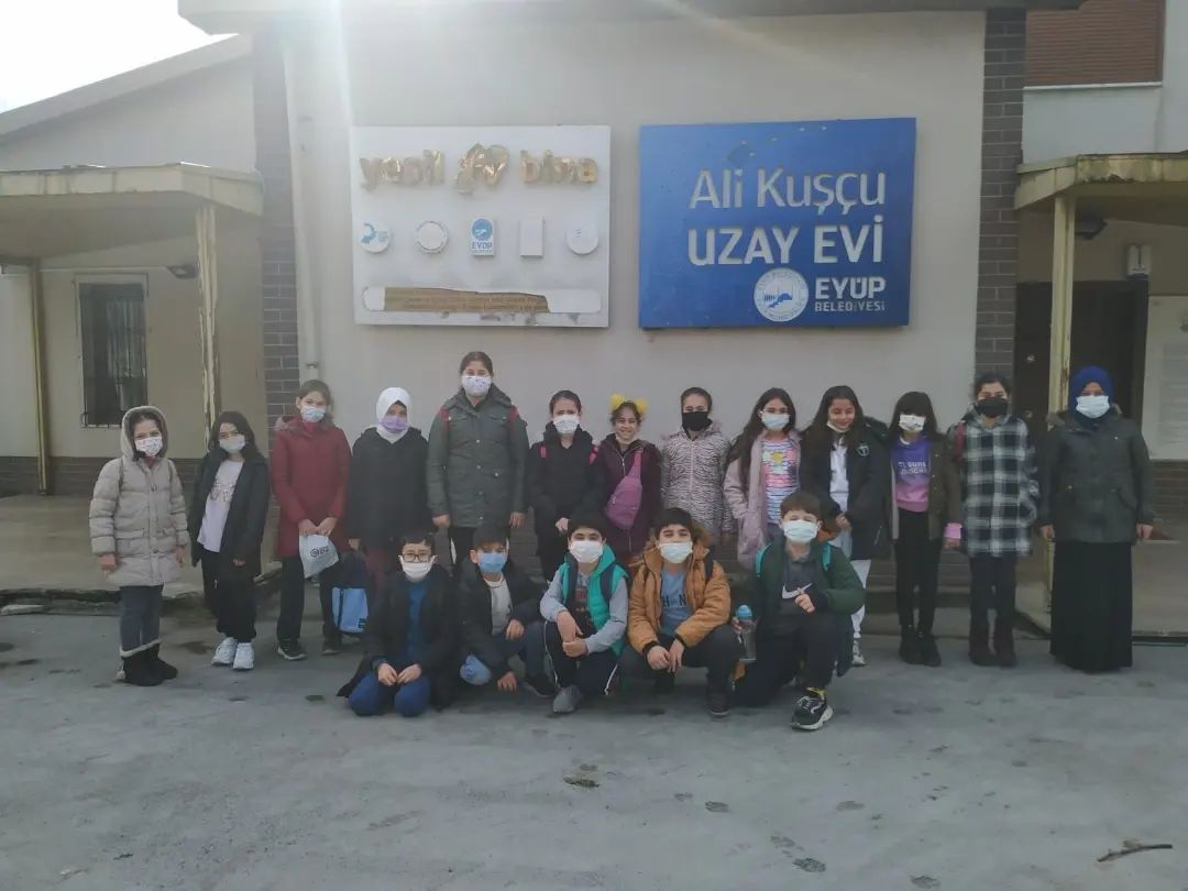 ebkadinaile's tweet photo. "Bizler de Dünyalı Olduğumuz Kadar Uzaylıyız"👩‍🚀
��� Cahit Zarifoğlu Bilgi Ve Hikmet Evi öğrencilerimizle Ali Kuşçu Uzay Evini ziyaret ettik.🔭 https://t.co/gHUxh5jvbZ