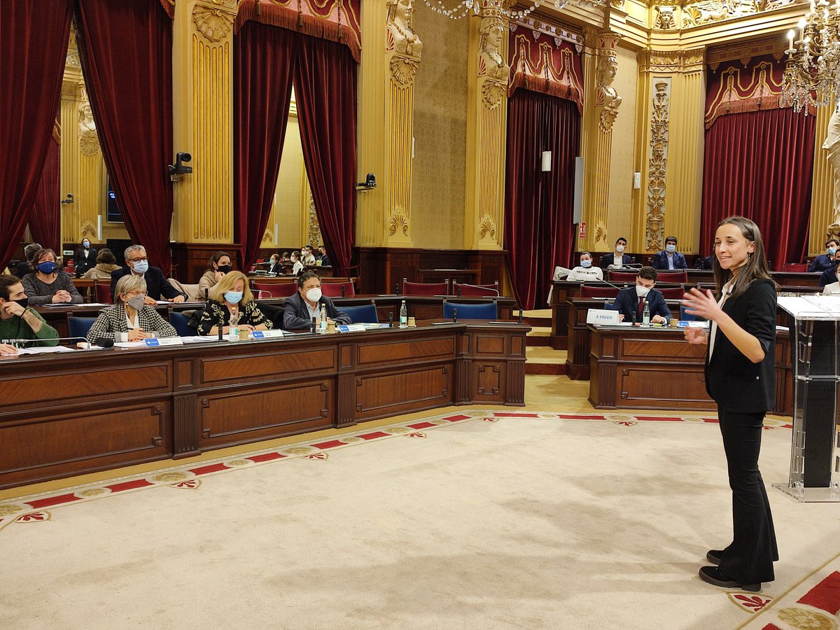 🗣️Comença la final de la Lliga de Debat al <a href="/parlamentib/">Parlament de les Illes Balears</a>
💉Els equips del G9 <a href="/uni_g9/">G-9 de Universidades</a> contraposen arguments a favor i en contra de la vacunació obligatòria 
#LligaDebatUIB