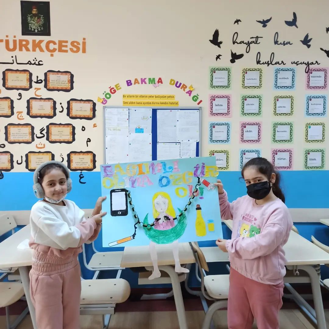 ebkadinaile's tweet photo. Esenler Belediyesi Nuri Pakdil Bilgi ve Hikmet Evi öğrencileriyle Yeşilay Haftası için etkinlik yaptık.🤓 https://t.co/3psACsuGRO