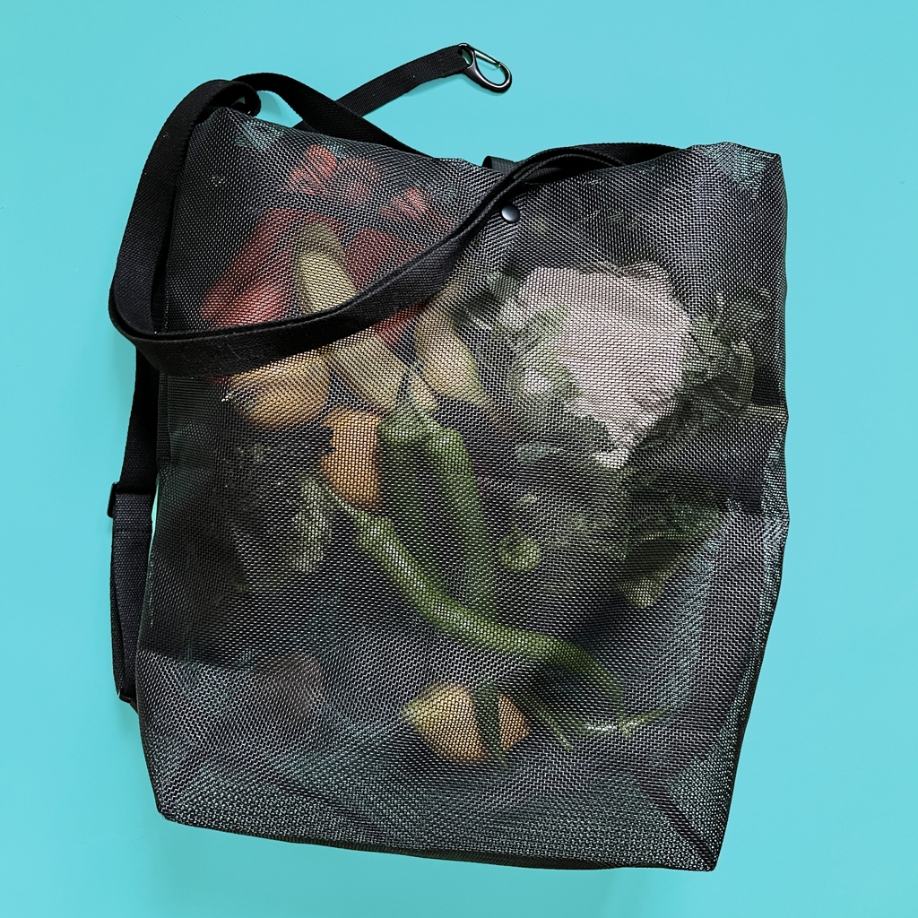knokstore's tweet photo. Shopping done for the weekend ✅
Our Mesh bag/backpack stores your groceries and keeps your keys handy.

#universal #functional #shopping #accessories #collection #knok #knokstore https://t.co/dNMAp3v4IX