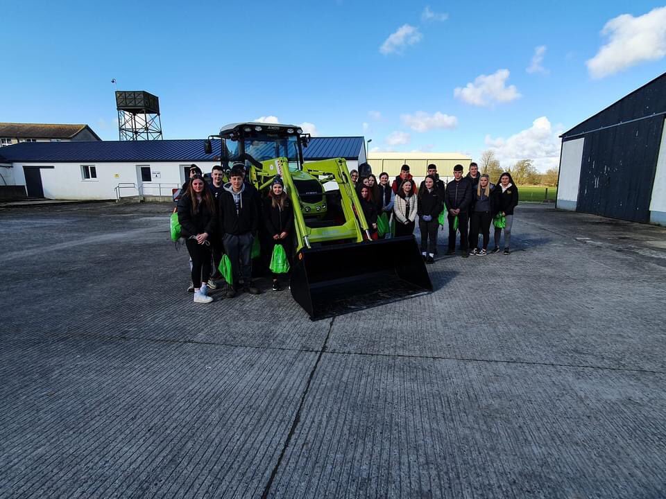 Maidin shuimiúil caite ag an rang Eolaíocht Talmhaíochta agus an Idirbhliain i gColaiste Talmhaíochta an Chreagáin inniu. 🐄 🐑 🐖