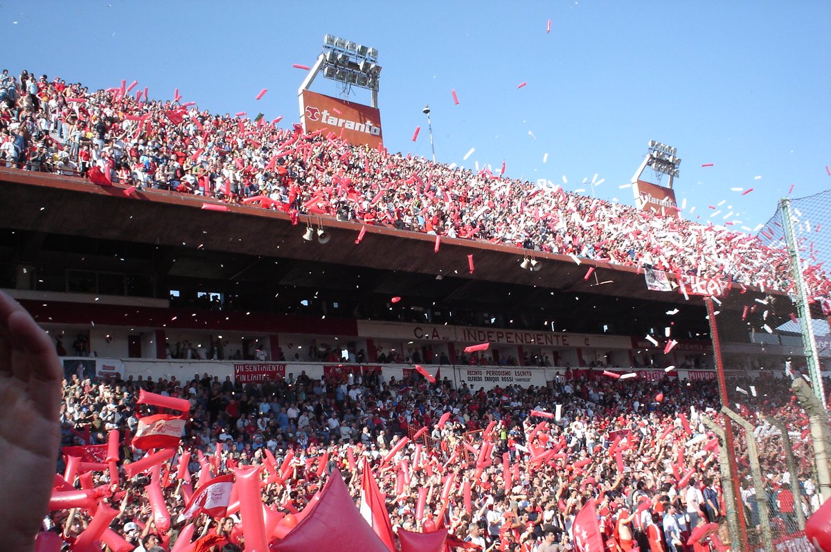 Independiente's tweet photo. Templo del fútbol mundial. El primer estadio de cemento de Sudamérica. La casa del Rey de Copas para siempre.

Hace 94 años se inauguraba Doble Visera ❤️

#TodoRojo 🔴 https://t.co/vP5rrISjok