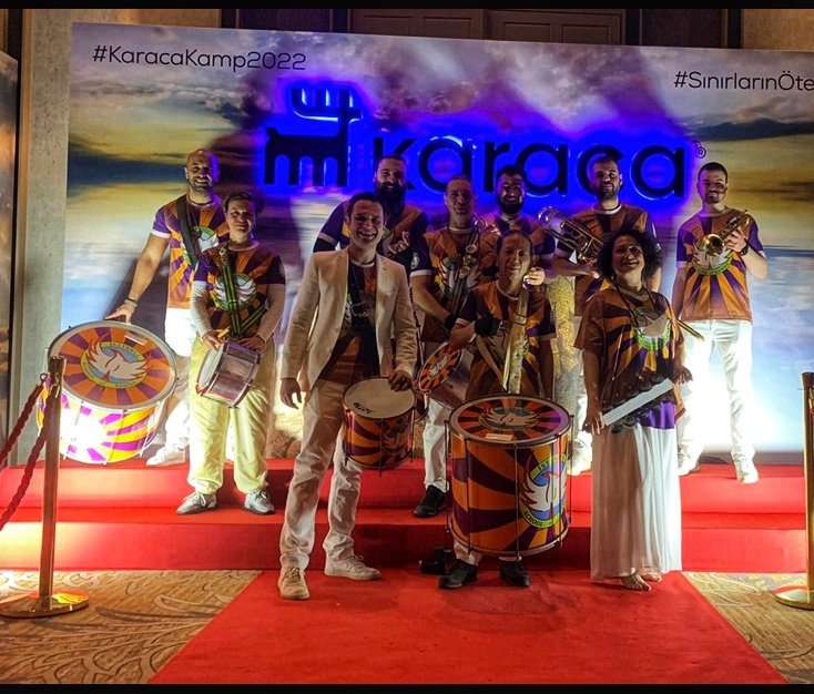 istanbulsamba's tweet photo. Öncelikle @karacaonline'na, bizimle birlikte dans eden tüm çalışanlarına ve organizasyonda emeği geçen  herkese bu güzel etkinlik için çok teşekkürler 🧡💜🎉🥳🎉
#KaracaKamp2022
#SambaShow
#Bateria
#Karaca
#İstanbulSchoolofSamba https://t.co/c4Xj3b1QZt