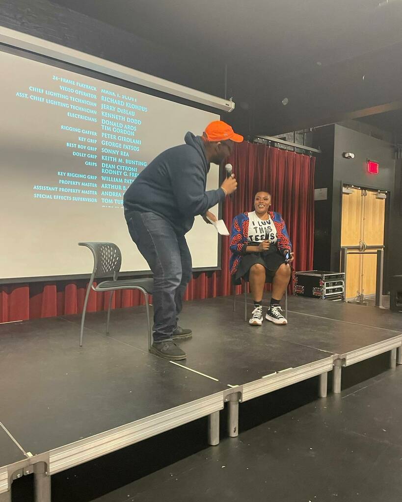 truthinthisart's tweet photo. Last night was a vibe last night for #headofstatemovie 🕴🏽

Thank you for those who came out and make sure you come to the next one in April.

What’s should we watch?

Big shout out

👩🏾‍⚖️ my guest @fashionfrenzyfoma 

👨‍🎨 @art__nerd19 who won on my #truthinthisart shirt

🎥 @myle… https://t.co/yoPGdGo5wQ