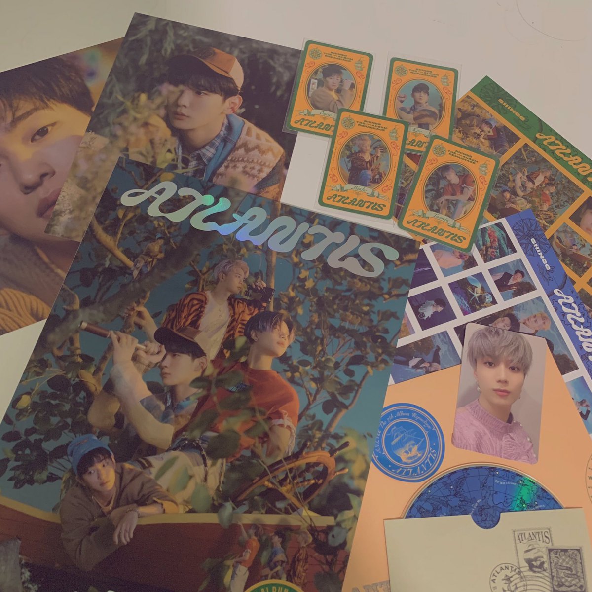 stennicakes's tweet photo. *ੈ‧₊˚ SHINee ATLANTIS ⋆.ೃ࿔*:･ 

— bought from shopee @aju_express. Thank u for bringing these home safely and for the freebie sticker &amp; key postcard !! It really surprised me when I opened the package huhu. Super happy with my purchase <33

꒰ #AjuExpressFeedback ꒱ https://t.co/ErxYb8Qyp3