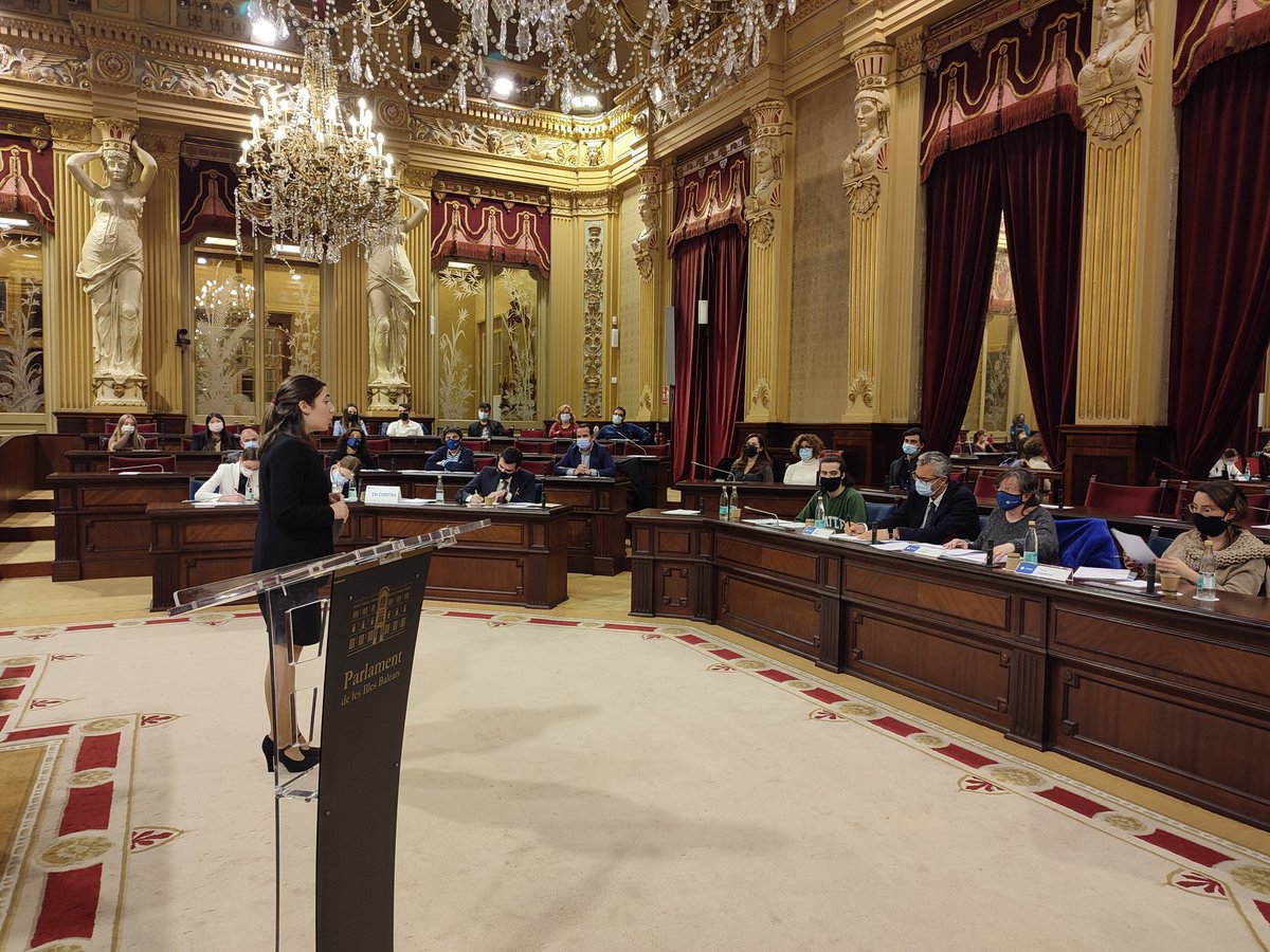 🗨️Els equips de la lliga de debat de la Xarxa Vives <a href="/xarxavives/">Xarxa Vives d'Universitats</a> debaten sobre la necessitat d'una indústria farmacéutica pública a la UE ⚕️ <a href="/ParlamentIB/">Parlament de les Illes Balears</a>
#LligaDebatUIB