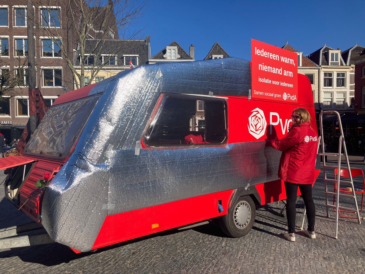 pvdautrecht's tweet photo. Als afsluiter van de #Woonweek verduurzamen wij de rode caravan midden op de Neude maximaal.

Stem rood voor een groene toekomst!🌹 https://t.co/wBKvsEG5B9