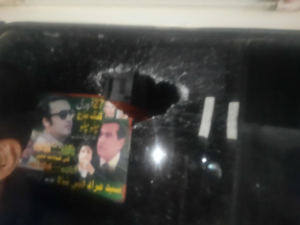 MHassansahtoPYO's tweet image. میاں چنوں کے قریب پاکستان پیپلزپارٹی  کے لانگ مارچ قافلے پر حملہ۔۔۔۔پتھراو سے متعدد گاڈیوں کے شیشے ٹوٹ گئے ۔اللہ تعالیٰ پارٹی قیادت اور کارکنان کی حفاظت فرمائے

#AwamiLongMarch 
#GoSelectedGo 

@BBhuttoZardari @AseefaBZ  @WajihaAbid1