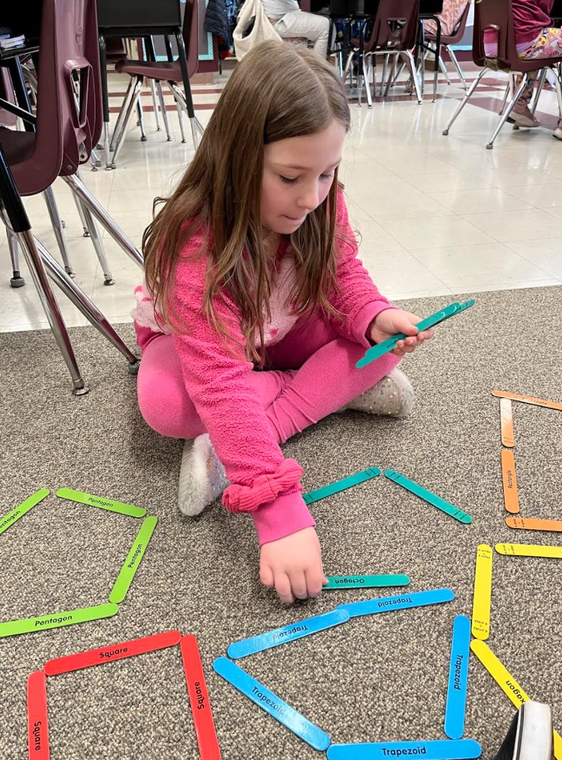 This mathematician chose to build polygons today during workshop time😀 #GVMathMindset #Jaguarmax @Mrs_M_McNulty