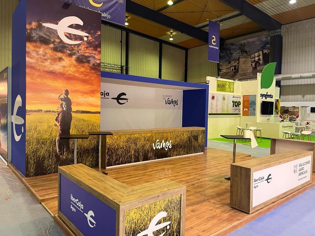 ibercaja's tweet photo. 🌿 Vamos con el sector #agro

📍 Participamos en #AgroexpoFeval, hasta mañana en Don Benito.

🥝 Firmamos un convenio de colaboración entre @ibercaja,  LandFruit y Fruit Growing Quality para la difusión e implantación del cultivo del #kiwi en Extremadura.

@AgroexpoFeval https://t.co/z70Lwa4aCl