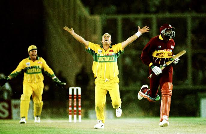 pvarunarun's tweet photo. I was just 10 when this worldcup was played in 1996. Match pic is semifinal which windies almost near victory , but at that moment this man came in and finished the match. So many contoversies yet came back, showed his passion and love to the game. True sportsman never dies RIP https://t.co/GMBuYGzy2B