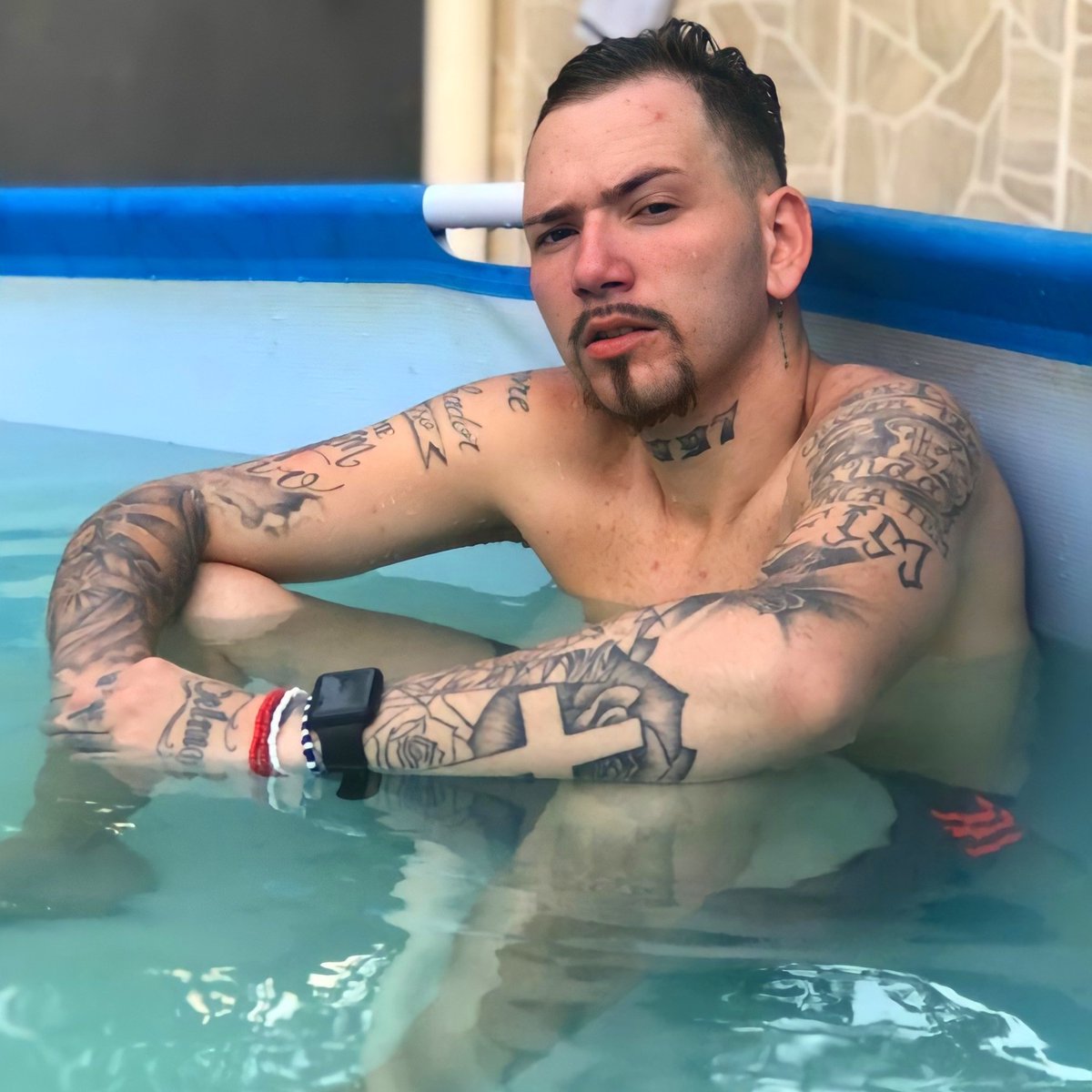 Russinhooo2's tweet photo. #NewProfilePic https://t.co/unTuatl6XI