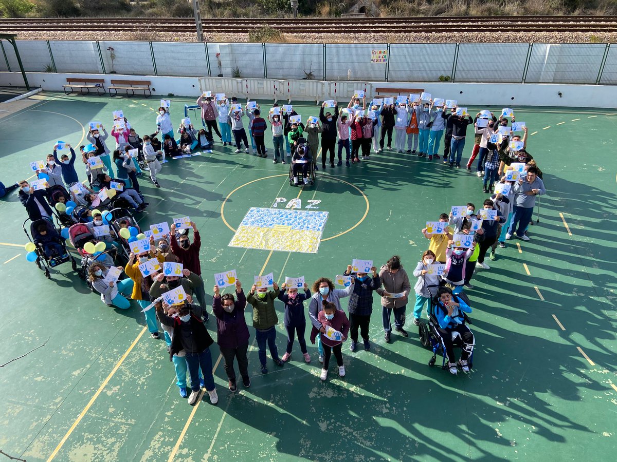 Ens sumem a les veus de milions de persones que estimen la PAU i cridem ben fort: - La guerra no és el camí!  
A partir de dilluns establim un punt de recollida a l'escola <a href="/CeeBaix/">CEE BAIX MAESTRAT</a> per ajudar a la gent que està patint aquest horror 🟡🔵 Obrim fil⬇️