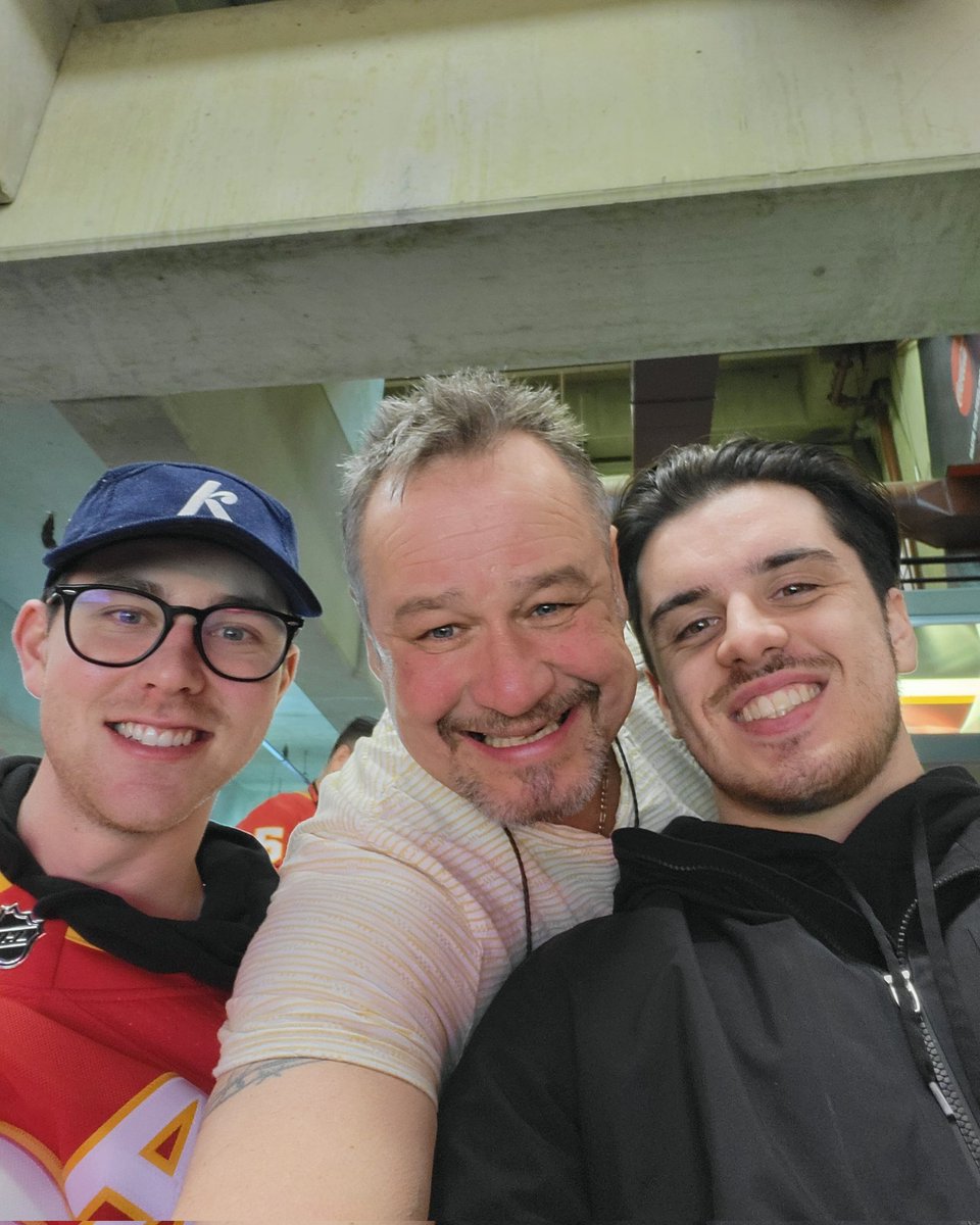 Great nite with family and freinds watching my nephew vrs the Flames #habsgo.