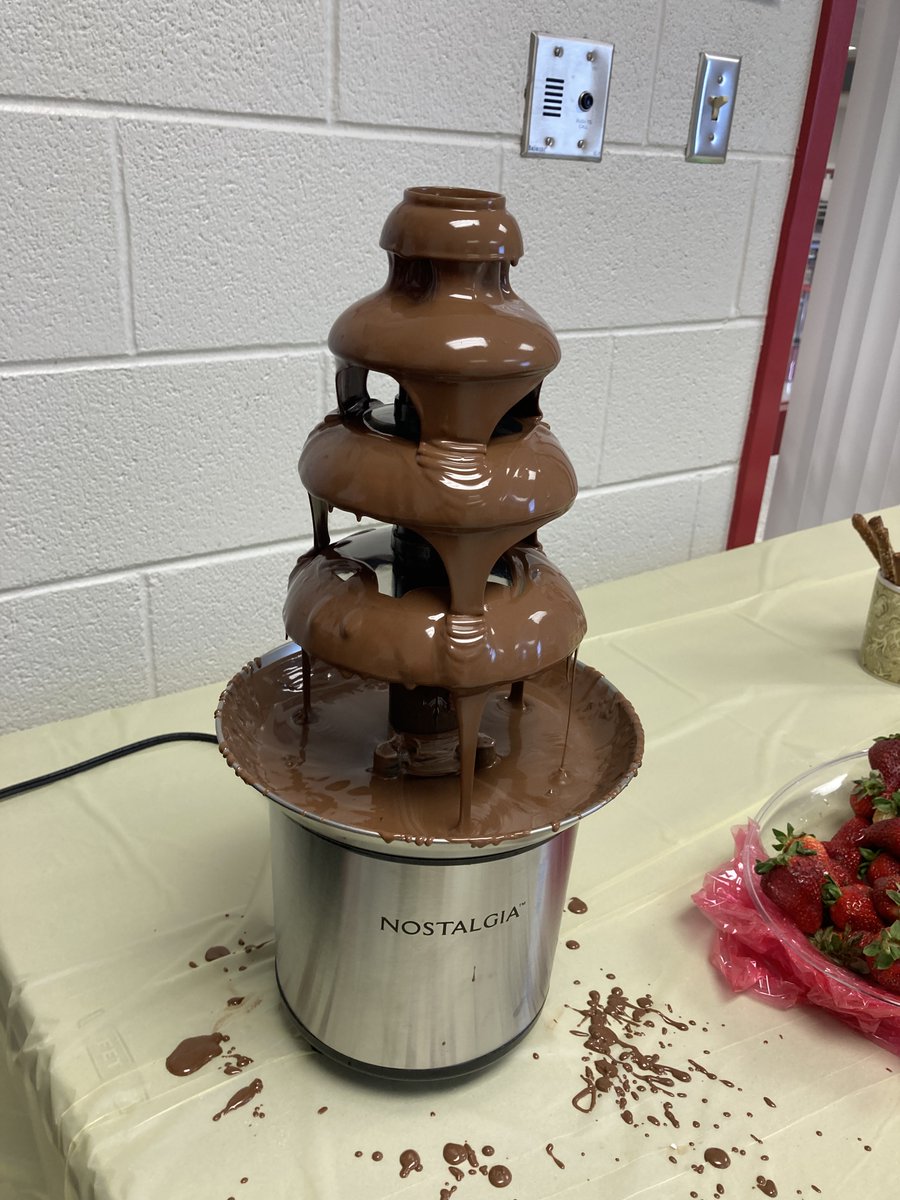 PrincipalSmartz's tweet photo. Chocolate fondue treats for teachers...because they deserve it!  @RBESCardinals https://t.co/AAb903RAeQ