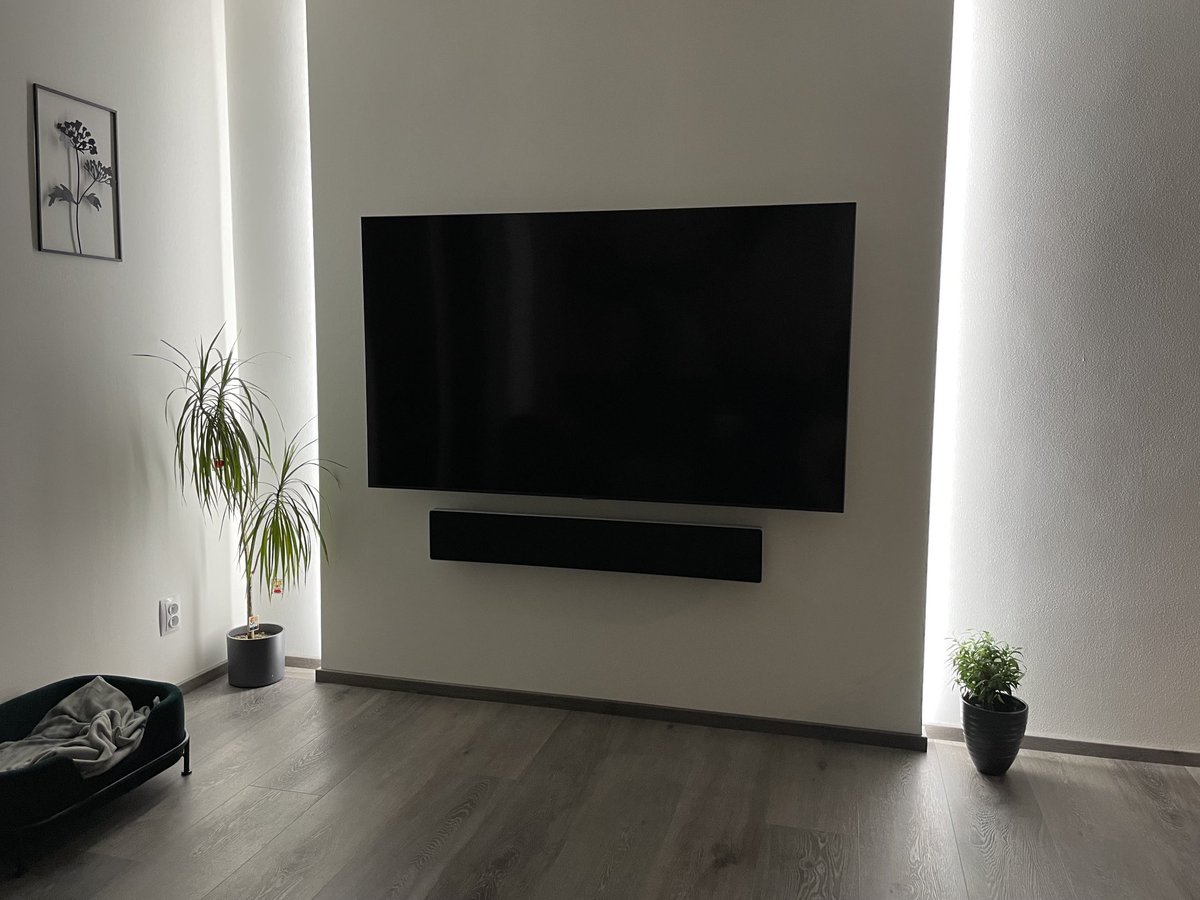 RomanMraz's tweet photo. I’ve done it..! Perfect set #Beosound #BangAndOlufsen #Samsung https://t.co/UNBLd7EjLD