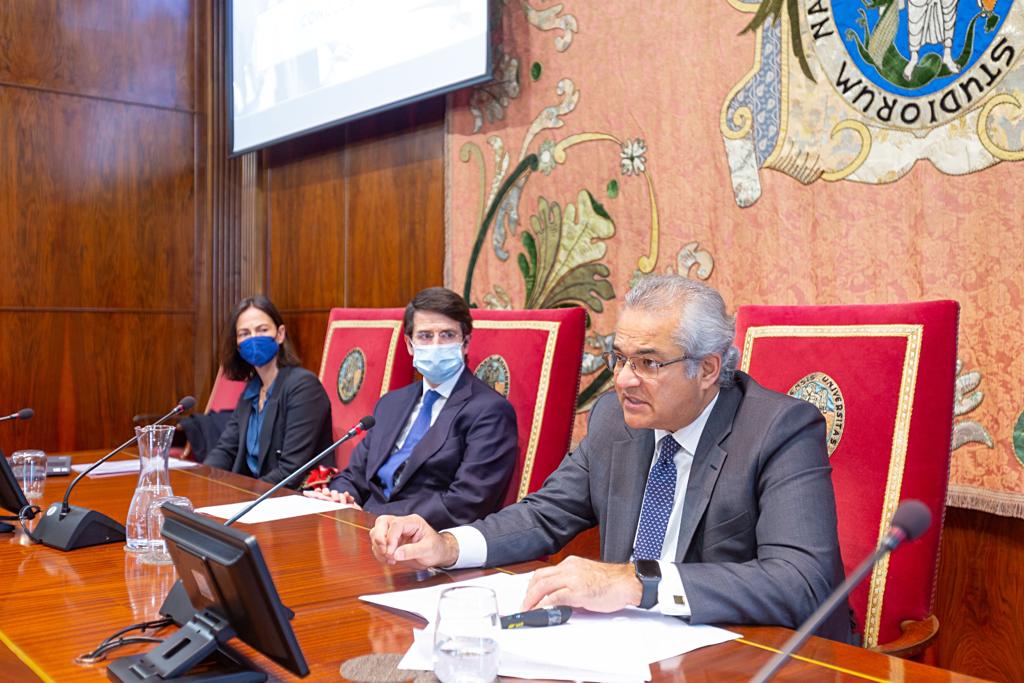 ShujjatRathore's tweet photo. Delivered a key note address on the eve of #UNMUN 2022 at University of Navarra @unav in Pamplona answering a critical question ➡️ ‘what the @UN can do for #Afghanistan'❓

Some key quotes from my speech below ⬇️ https://t.co/xqb3bf0fhQ