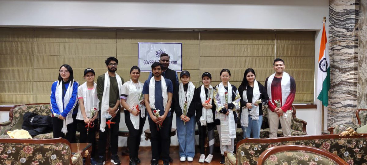 PSTamangGolay's tweet photo. Ten of our students from Ukraine have arrived in New Delhi today and will be flying to Sikkim tomorrow. So far, twenty-two(22) Sikkimese students have been safely flown back, 3 are enroute to India &amp; one student is expected to arrive soon from Hungary
#OperationalGanga @PMOIndia https://t.co/ZyWxcLj689