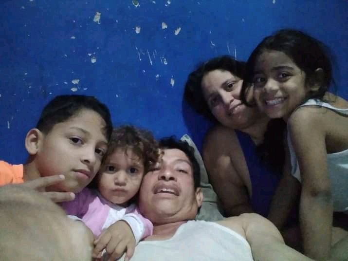 DixonGarca7's tweet image. Buenos tardes amigos soy  Dixon José García Pérez  edad 51 años padre de 3 hijos . Mi hija Victoria García necesita hacer exámenes y un eco y estoy desempleado acá en Perú Trujillo 🇵🇪si hay un trabajo por allí estoy disponible. +51981633820 Gracias .. trabajo lo q venga honesto