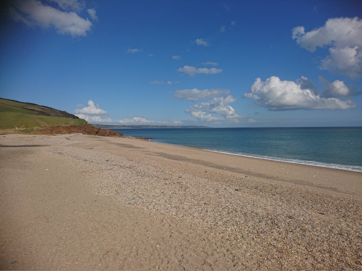 GeogBrixham's tweet photo. Yr 13 Start Bay, Devon. Fieldwork - Day 2. ☀ 🌊 🏖🚶 👍. Today was about further methods, results, risk management, ethical issues and the wider, synoptic relevance of our investigations. 🤔 💪 👀 @brixhamcollege #StartBay #Torcross #Hallsands #Beesands #Slapton https://t.co/NbprGOO4OE