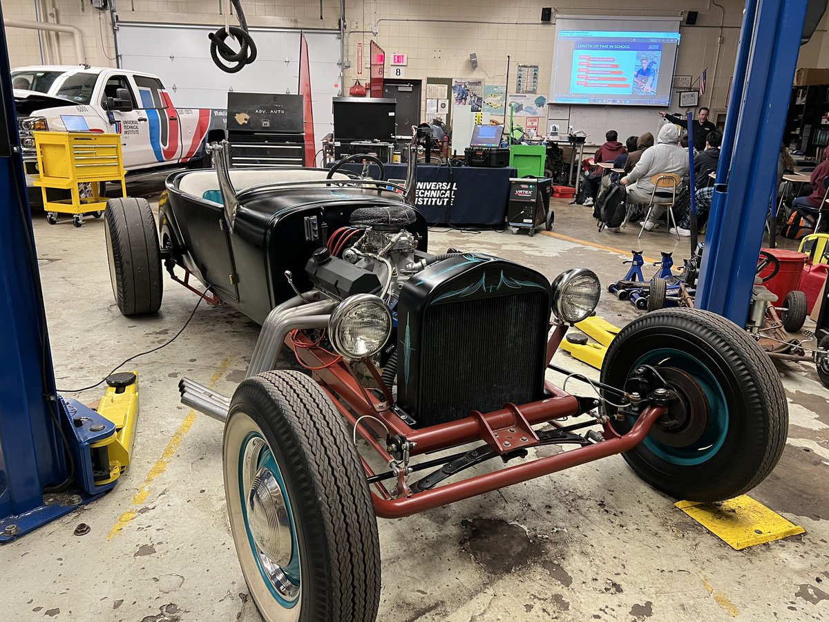 HussainAutos's tweet photo. @UTITweet came by #PantherAutomotive today with the virtual welder and a T-bucket to show students about their program. Awesome demonstration and kids loved it! This virtual welder is awesome https://t.co/TgXY1oJMtJ