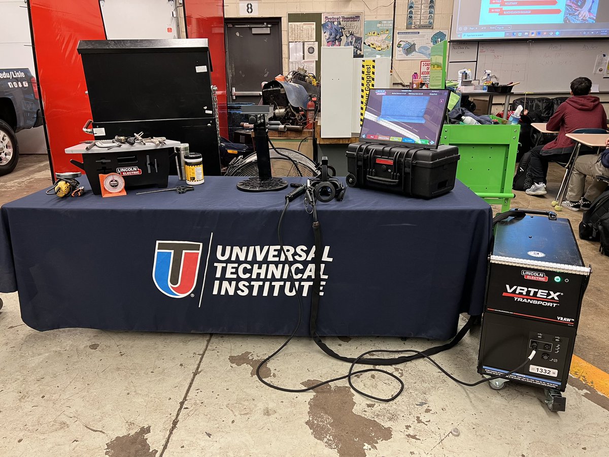 HussainAutos's tweet photo. @UTITweet came by #PantherAutomotive today with the virtual welder and a T-bucket to show students about their program. Awesome demonstration and kids loved it! This virtual welder is awesome https://t.co/TgXY1oJMtJ