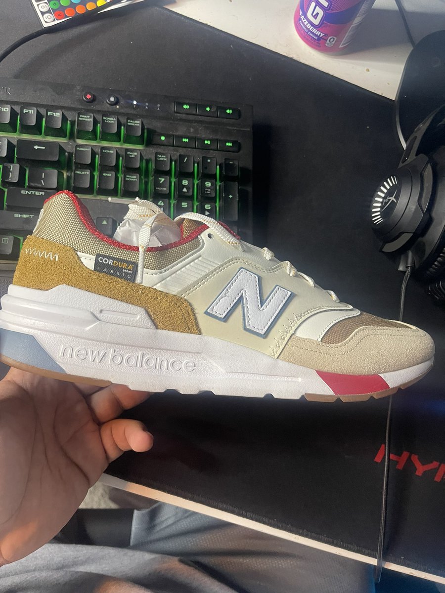 SquareTheBear1's tweet photo. These @newbalance go hard 🔥
S/o @snkr_twitr for always coming through clutch
Review coming soon! https://t.co/zSyAlmVPsC
#newbalance #997h #cordura https://t.co/e4YFfQmcFR