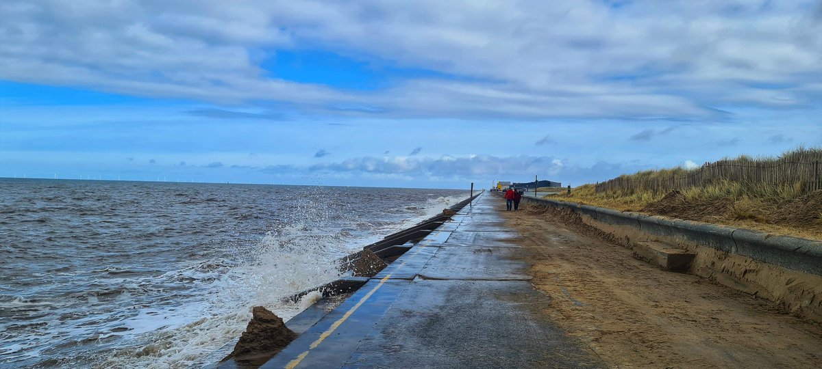 stephiemc07's tweet photo. Windy Beach Walks π« #goodtobeback #caravan #caravantime #prestatyn #prestatynbeachfront #Wales https://t.co/VwyHrYP0LW