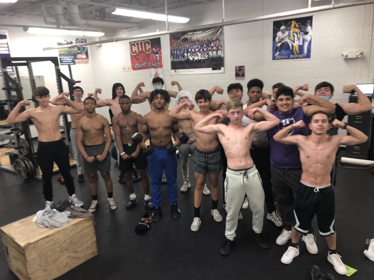 CoachPonx's tweet photo. Funday Friday turns into no-shirt Friday! The end of testing week and 1st 8 week cycle finishes with a pose down! #ironeaters #havefuntoo #PWW https://t.co/WH5pJg8Vnr
