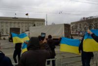 Drogobich's tweet photo. РФ не вдалося роздати "гумдопомогу" у Херсоні: українці з прапорами не торкнулися до подачок ворога Дрогобиччина - новини краю - https://t.co/iWL0bdwH4w https://t.co/mnTb0zlu6N