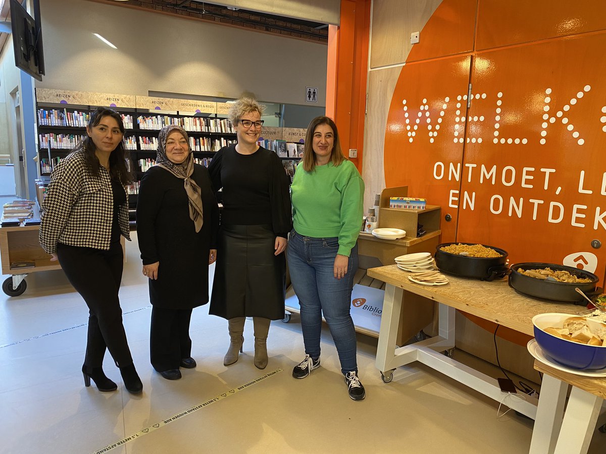Vandaag bracht <a href="/wiepau/">Wieke Paulusma</a> een werkbezoek aan Veendam. Op het programma stond o.a. een lunch met de Multiculturele Vrouwen Veendam in <a href="/BiebVeendam/">Bibliotheek Veendam</a> We hebben verteld over het Taallab en wat we in de toekomst nog meer samen gaan doen. Het was met recht een “heerlijk” bezoek.