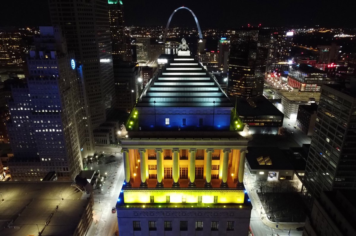 The top of the Civil Courts Building is lit in blue and yellow to show support for Ukraine, as the Gateway Arch sits in the background in downtown St. Louis on Wednesday, March 2, 2022. Photo by Bill Greenblatt/UPI