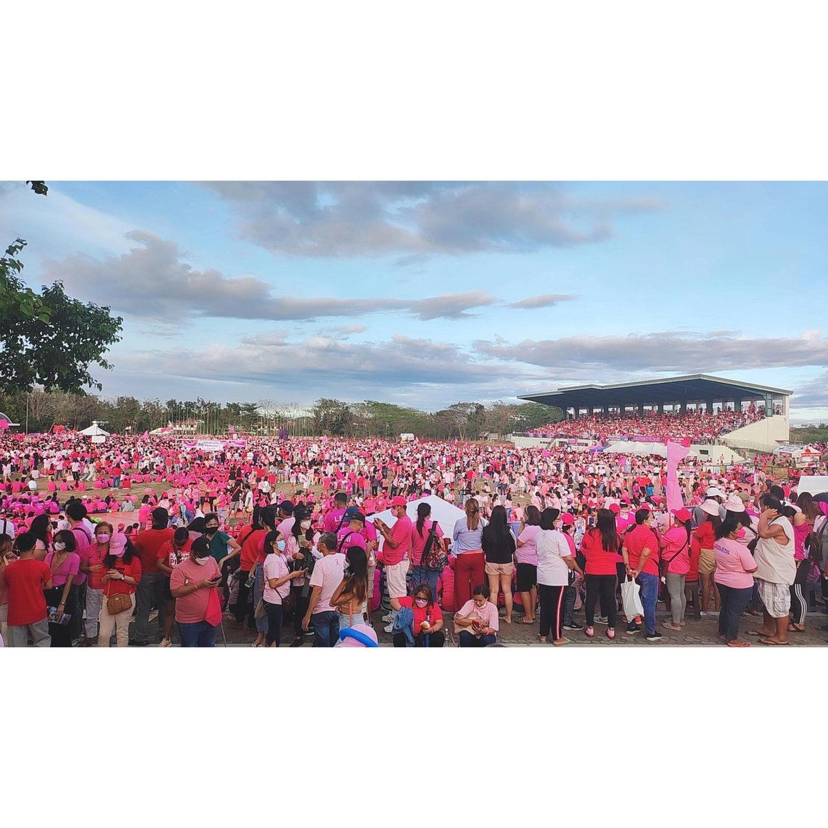 Krischellove's tweet photo. #CaviteIsPink #Kakampinks #800KMinusOne https://t.co/5XUPUfMZkv