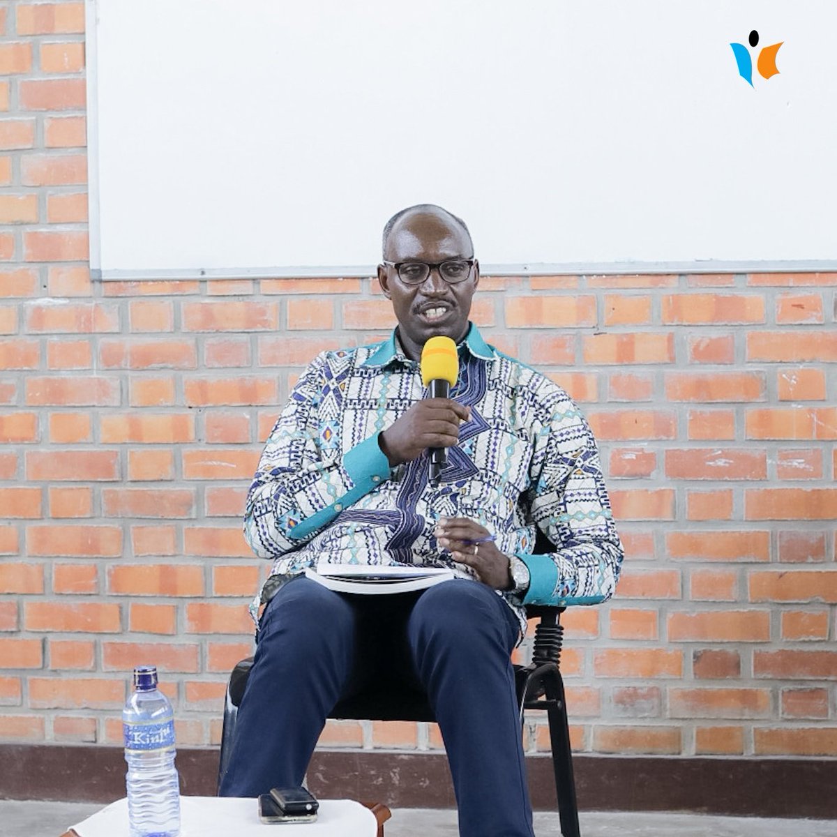 MagazineJimbere's tweet photo. 🛠️ "Dans toute #CER la concurrence est un must." Pour que le #Burundi profite de la #Zlecaf, @TonyEzako suggère la spécialisation dans l'offre des produits comme le #nickel

💸 Pr Ndayizeye propose, de son coté, la création d'un fonds de compensation en faveurs des perdants… https://t.co/MvdNY2r4fe