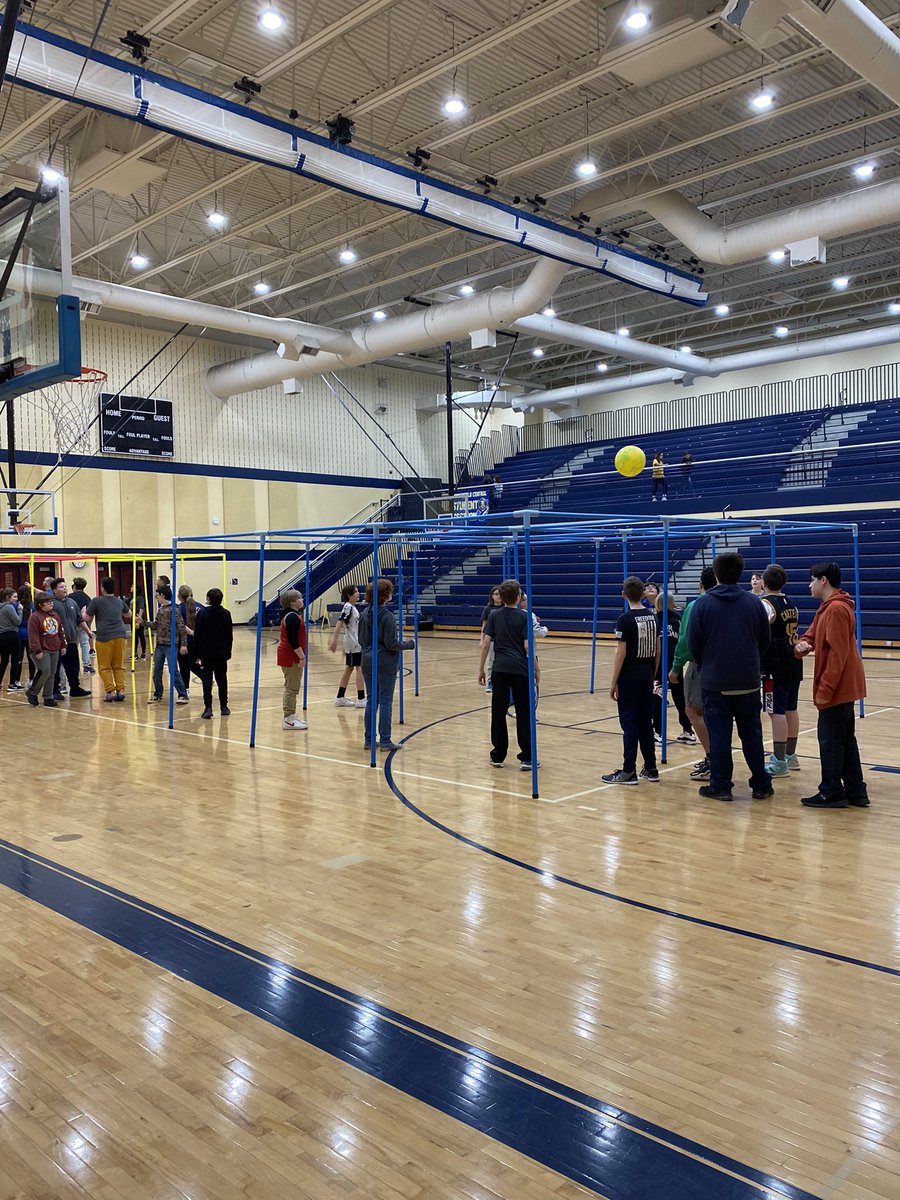 GCJrHighAP's tweet image. Epic 9-square battle in @CoachGraup’s PE class today.  #gcsc