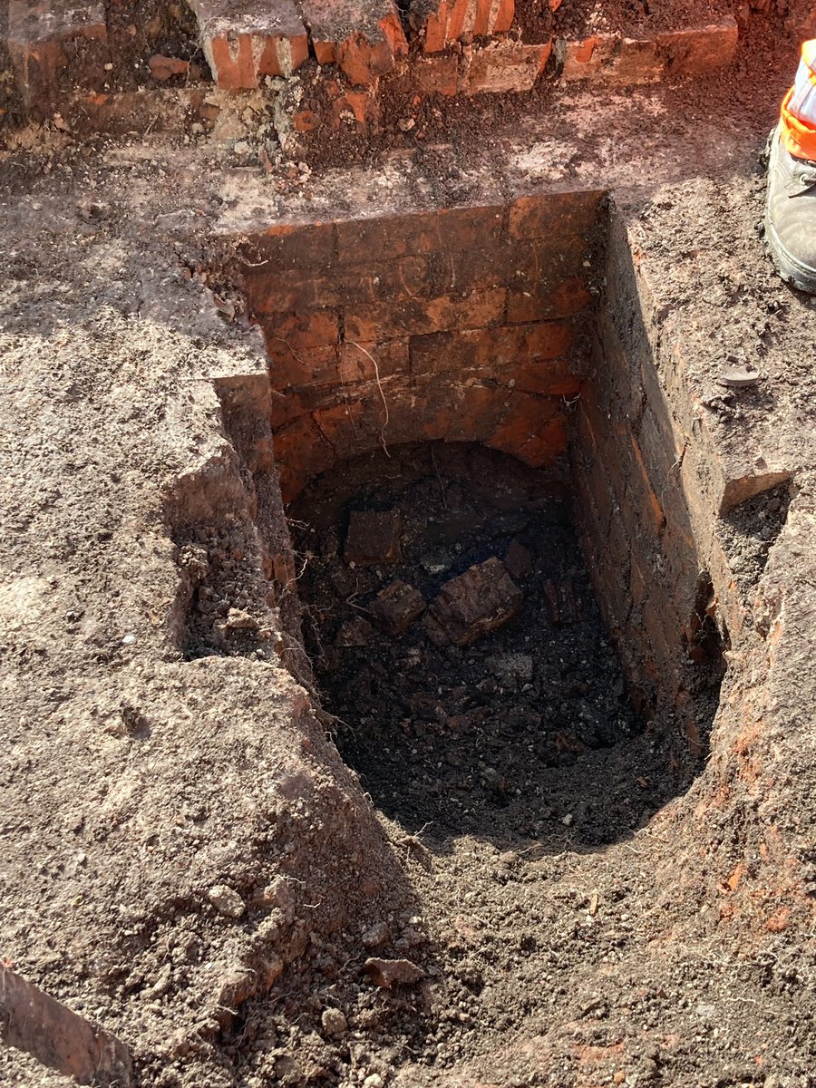 The foundation remains of a Hoffman kiln revealed as part of the #archaeological investigations ahead of the #Bridgwater Tidal Barrier. Used for batch production of bricks, flue circuit systems transferred hot gases from room to room to preheat the bricks. 
#industrialheritage