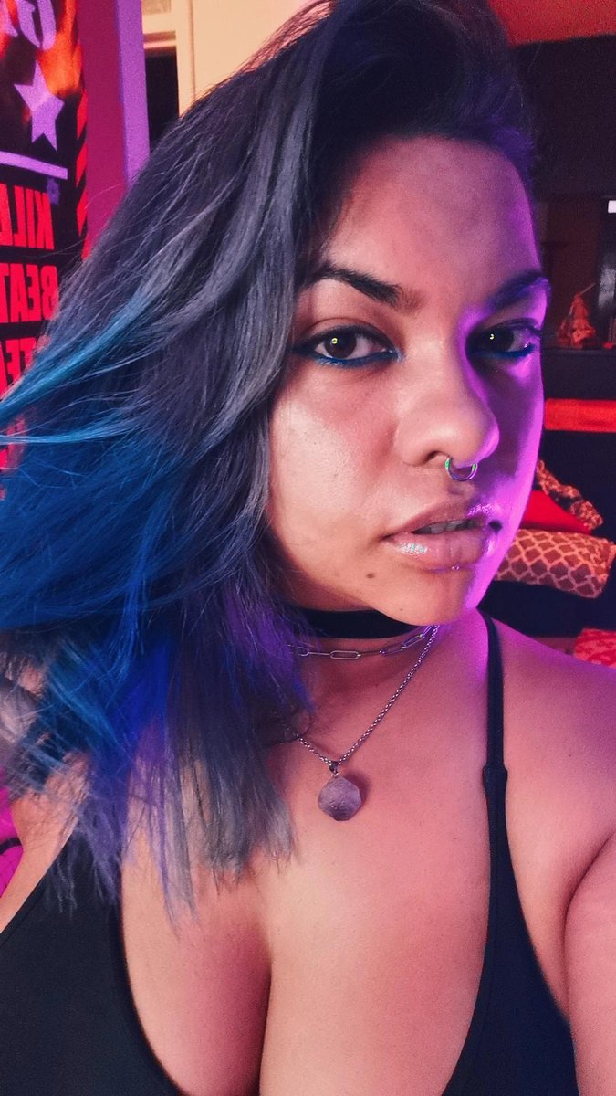 DEATHBL00MSVA's tweet photo. Flexing ma new hair colour...
Yups, ill have my facecam on...
Come join me on stream!
https://t.co/KXbpzf1kX9
#Mauritius #mauritian #deathblooms #twitch #twitchstreamer #streamerchick #LiveStreaming #twitchaffiliate #SmallStreamersCommunity #arcticfoxhairdye https://t.co/gI6dVVFaxW