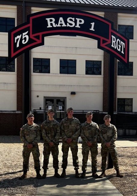 CSM_Mac's tweet photo. 🔥 Congrats to our 5 newest 13F Soldiers who earned their Tan Berets today on FIELD ARTILLERY FRIDAY! SOT our 75th Ranger Regiment LNO who continues to run a stellar prep program here @OfficialFtSill. 🔥 

@6_fires @7Fires3 @redleg6_kob @428THBDE @178FABN1 https://t.co/XEbIOzRXvc