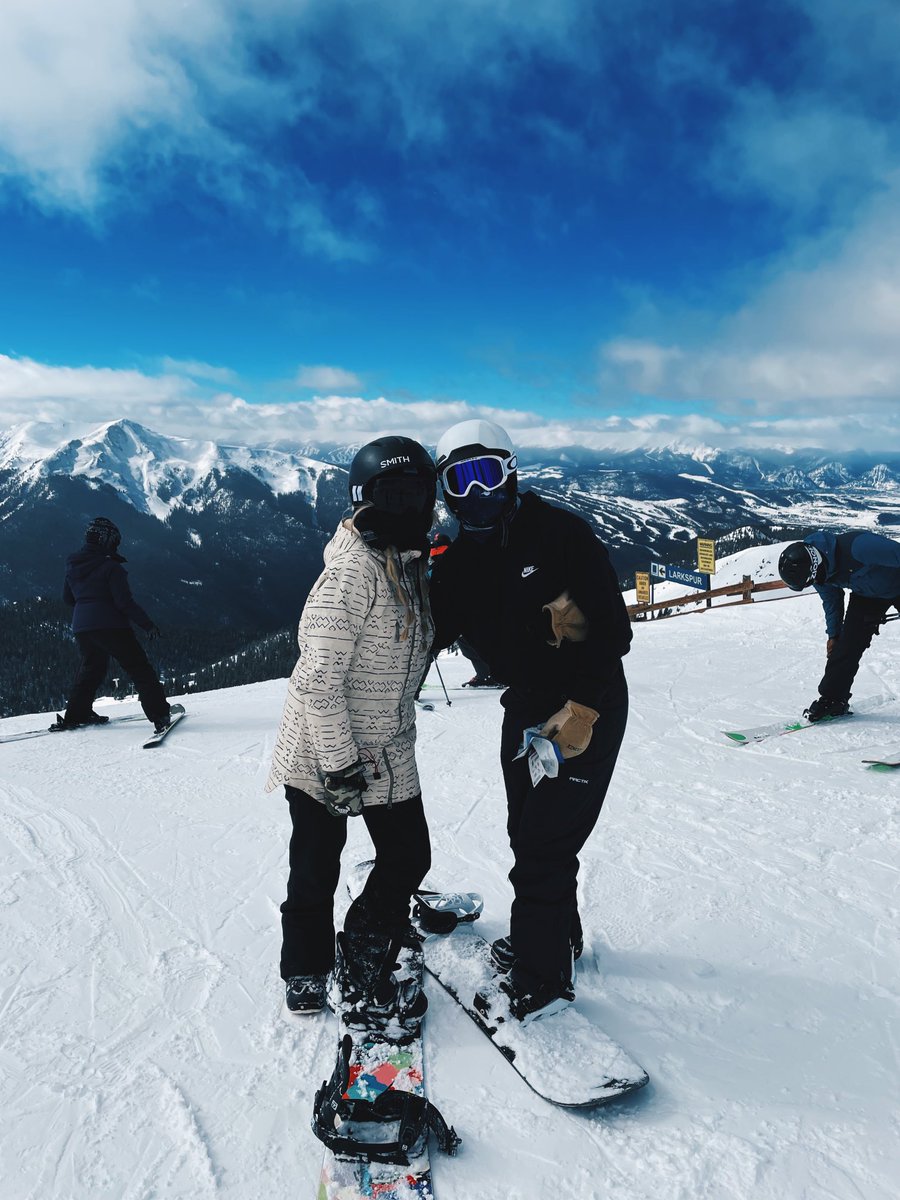 Thanks to tectonic plates boston and I were able to enjoy snowboarding in colorado! ⁦<a href="/boston_halloran/">Boston Halloran</a>⁩ ⁦<a href="/franklinlorax/">APES Project Lorax</a>⁩ #apesland