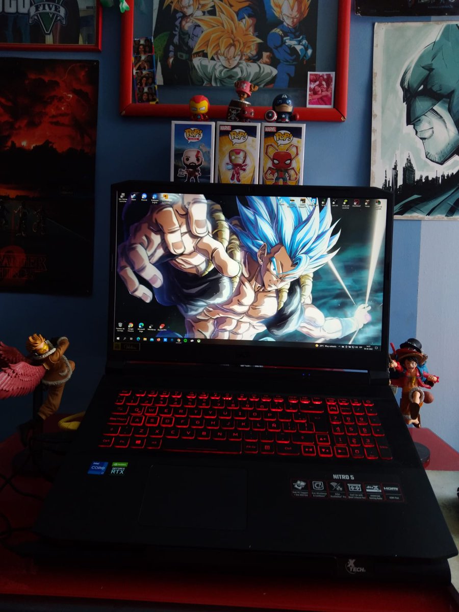 marveliusDC's tweet photo. se ve saturado en figuras el escritorio pero encuentro que se bien a mi parecer :D #SetupsRubius2 https://t.co/Jtion4H1PK