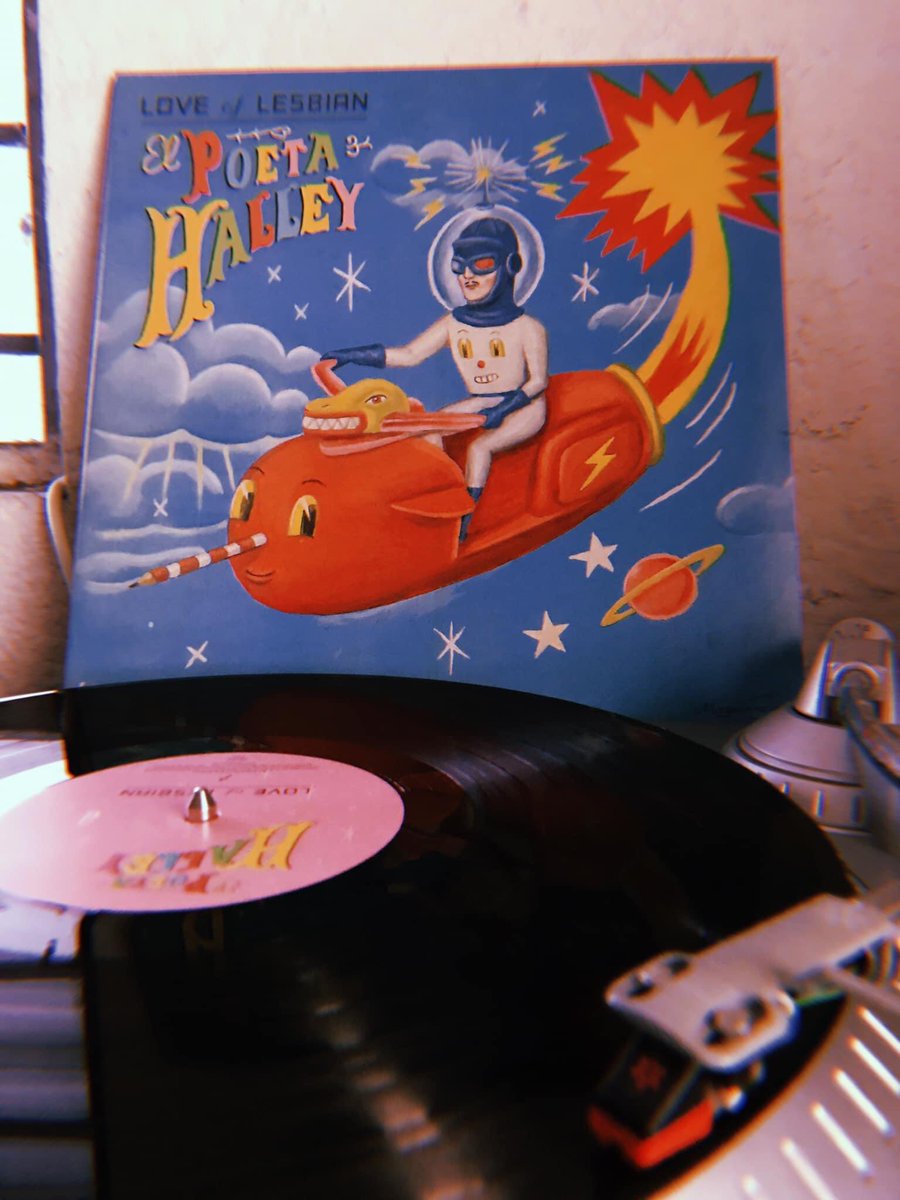 SoyCVargas's tweet photo. Esta lindura de disco llamado #ElPoetaHalley de @loveoflesbian cumple 6 Años https://t.co/PBvg5a2pD2