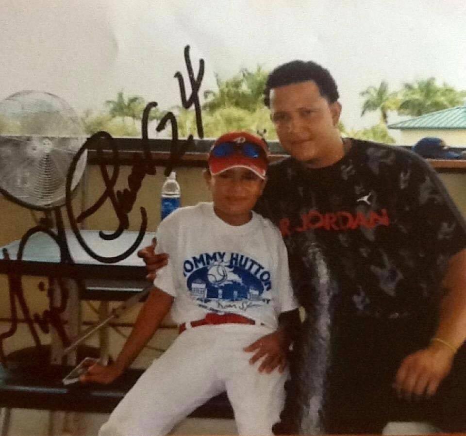 porlagoma's tweet photo. Aún estaba @MiguelCabrera  en los Marlins; inscribimos a @DanielAlvarezEE en el campamento de la academia de Tommy Hutton, en Jupiter, debe ser uno de sus  recuerdos más felices. Hoy cuando los veo juntos a Dani y a  @THUT14, me acuerdo de este día https://t.co/gYuhczRzd3