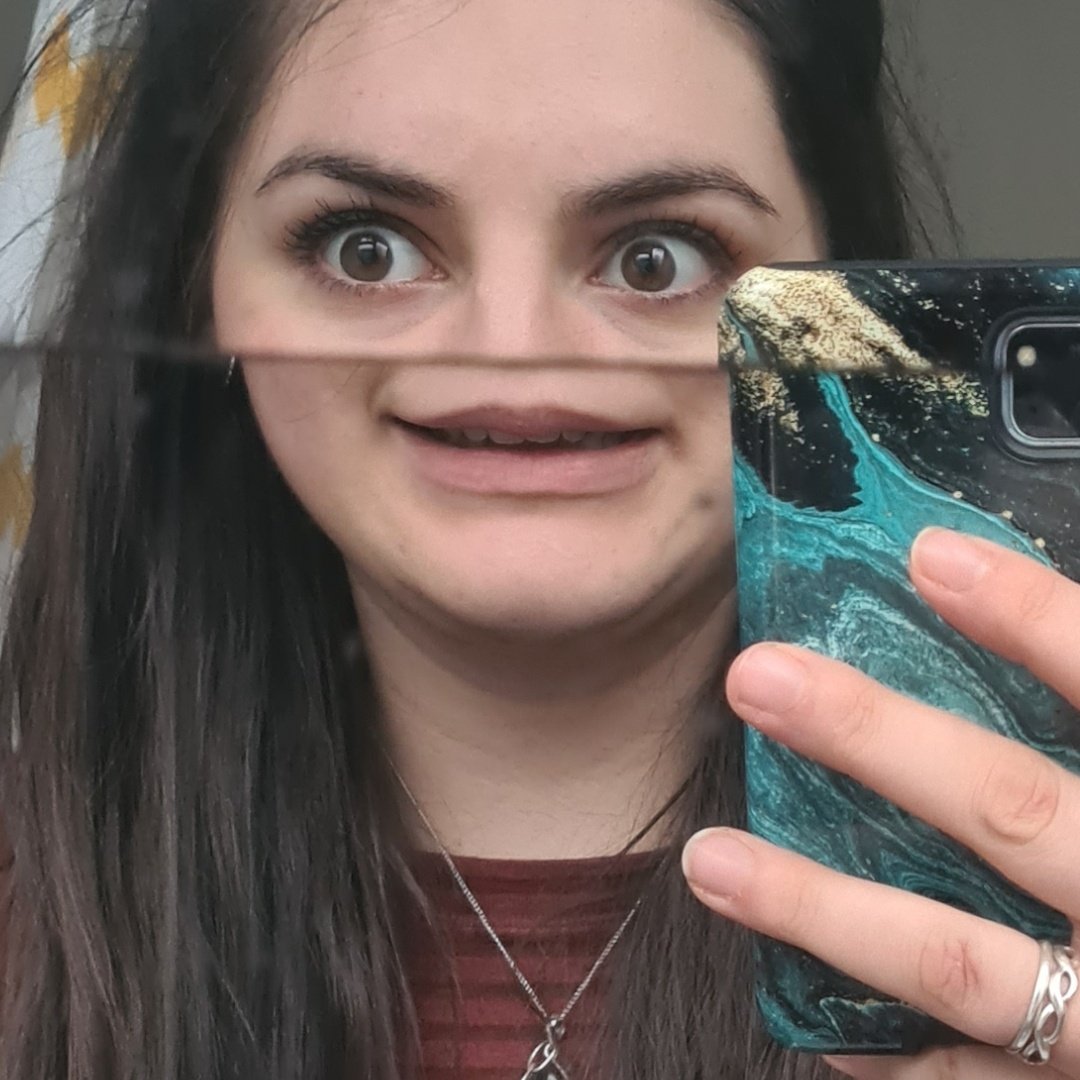 Jeeeeeylan_'s tweet photo. Cracked mirror, #nofilterneeded  xoxo https://t.co/PpKPzfwtGk