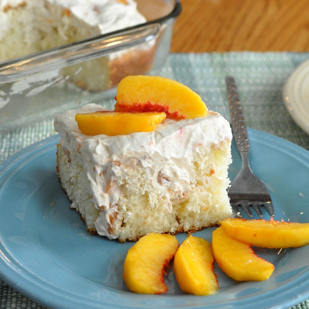 CookThisAgain's tweet photo. Peaches and Cream Poke Cake
Fresh or canned peaches work in this cake!
https://t.co/WMQ5llpNwO https://t.co/rs44sUs53O