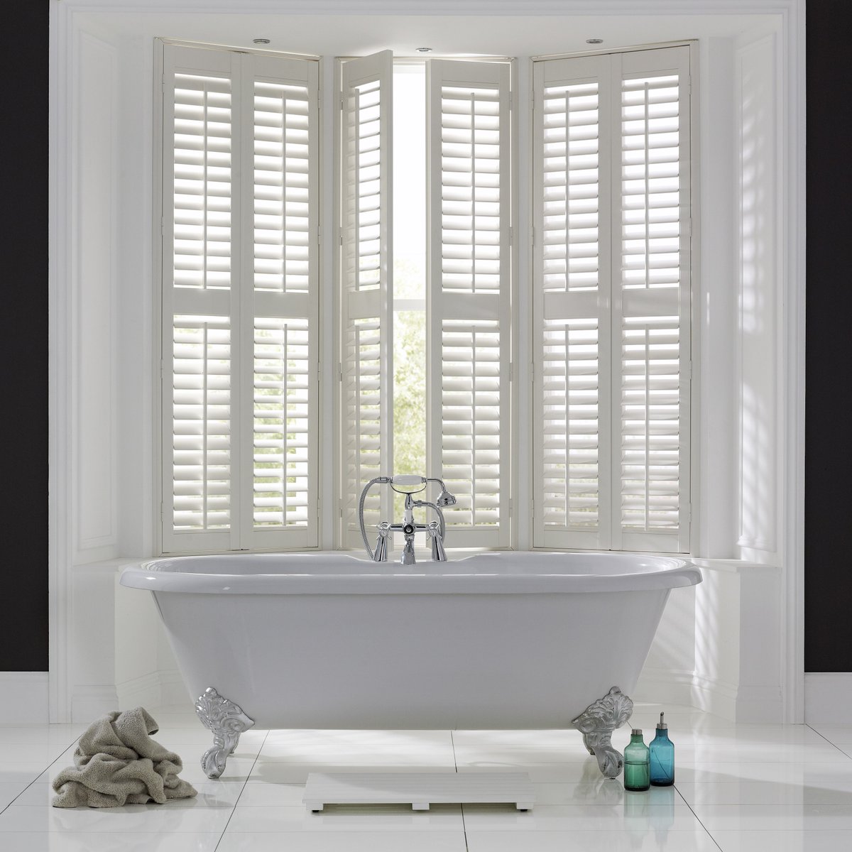apolloblindsHQ's tweet image. It&apos;s nearly the weekend - why not start your Friday night relaxing with a hot bath! We love how these Apollo shutters look to complement the freestanding bath and minimalist styling. 

#shutters #shutterstyle #interiors #bathroomdecorideas #bethroomdecoinspo