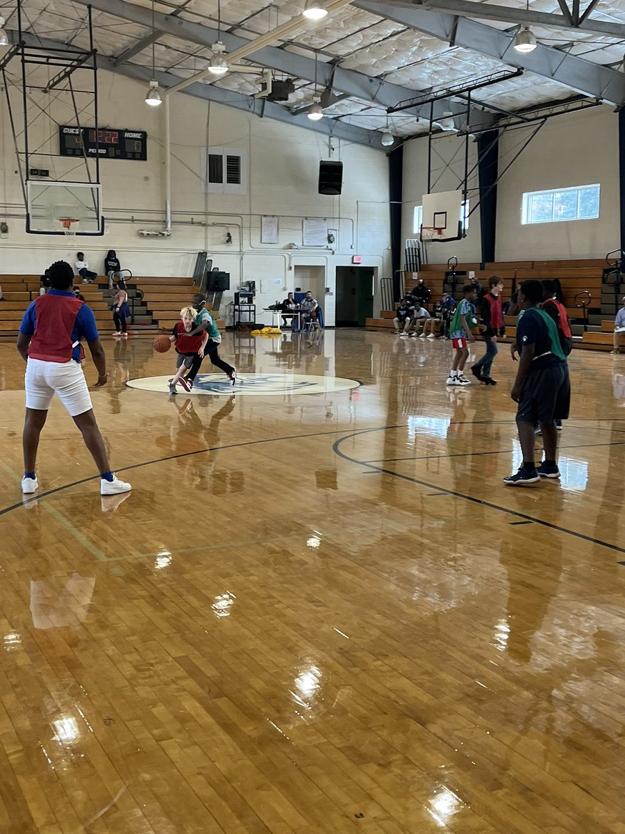 Teacherling's tweet photo. Homeroom Basketball is off to a FANTASTIC start! @CEWNorth https://t.co/i7oujLNEvn
